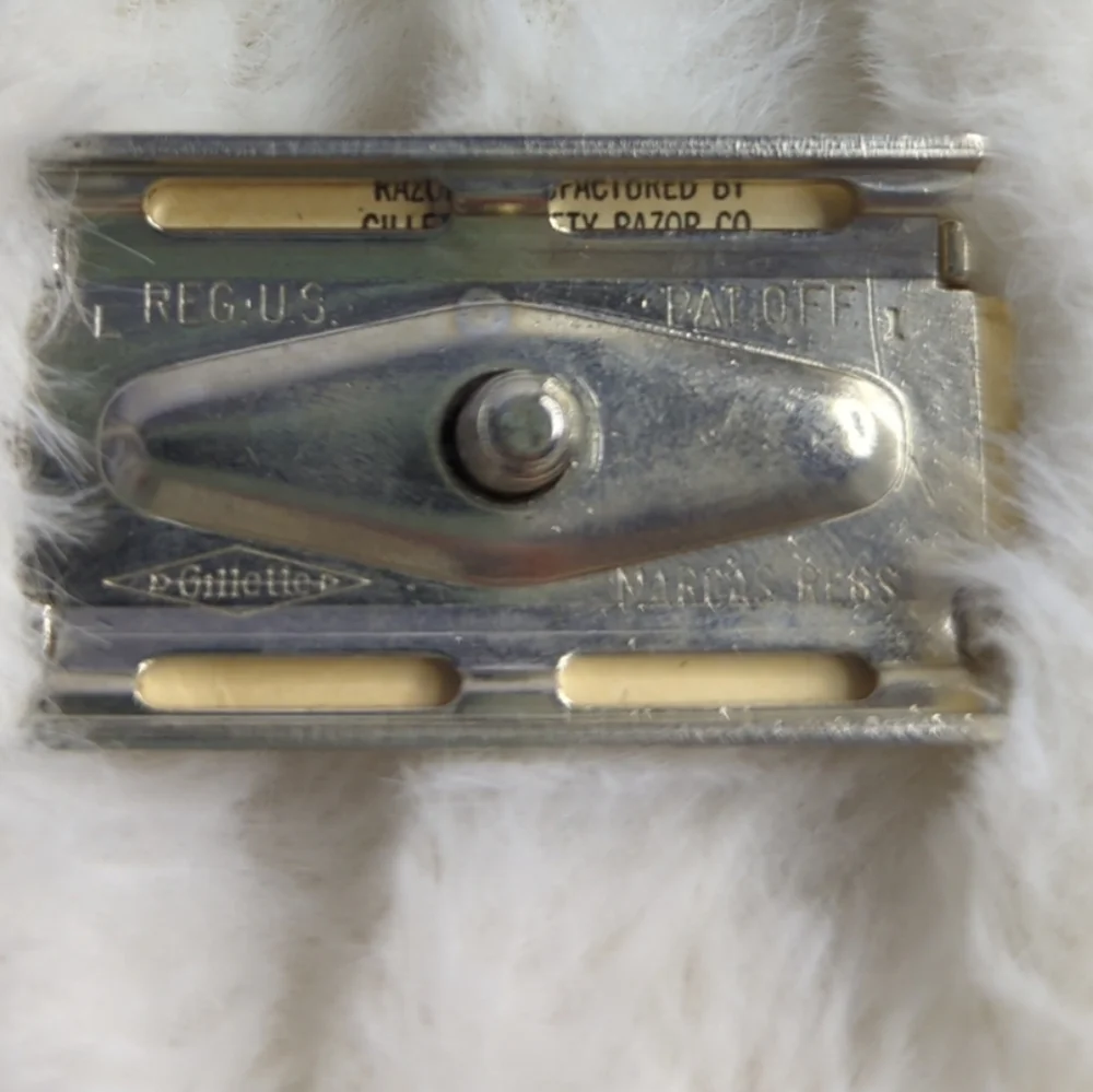 Vintage Gillette Travel Razor Toiletrie Kit‎ 1960s In Light Blue Leather Case